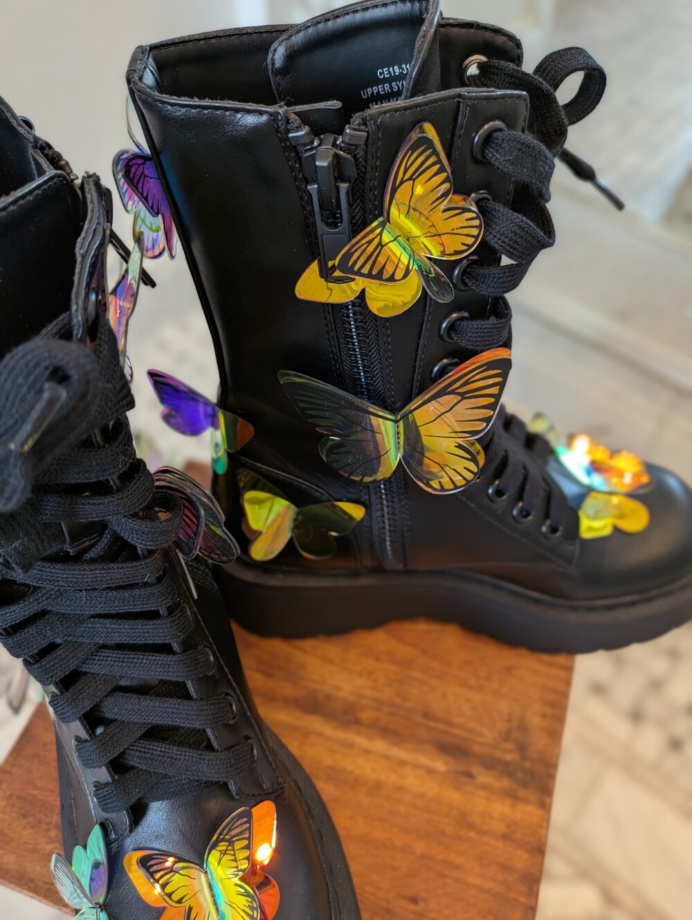 NWOT Women's 7 Club Exx Endless Dreaming Butterfly Boots - Picture 7 of 16